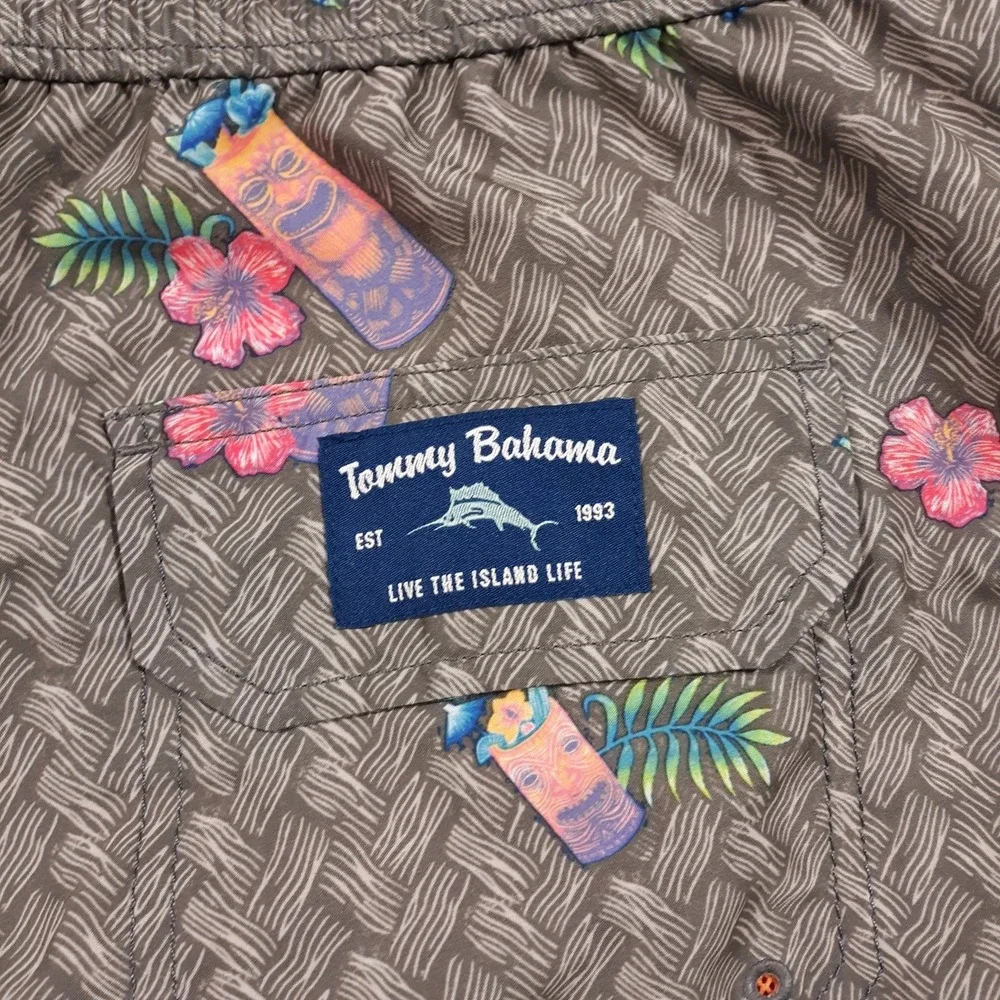 Tommy Bahama Swim Trunks Hybrid Shorts Mens XL Beach Hawaiian Cocktail Gray